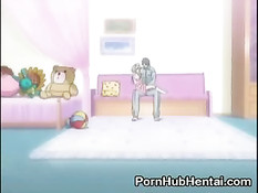 Мужик ласкает молоденькую цыпочку