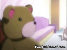 Мужик ласкает молоденькую цыпочку