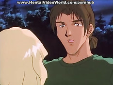 Девку трахают в ночном лесу возле палатки