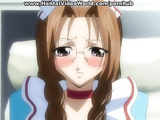 Хозяин поместья пристаёт к молодой горничной