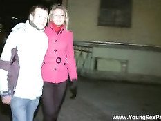 Две пары встретились вечером для совместного секса