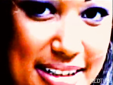 Две чёрные шлюхи должны перепихнуться с белым парнем