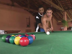 Бразильский способ играть в бильярд для геев