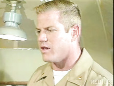 Экипаж корабля ебётся в тесном кубрике