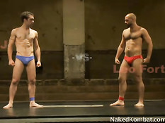 Слабейшего в этом поединке точно оттрахают