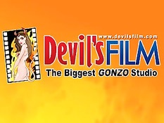 Пацан ебёт подружку и её бесстыжую похотливую мамашу