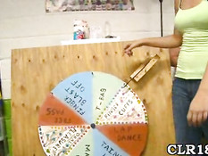 Девки из колледжа устроили лесбийскую групповуху