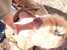 Сисястая зрелая блондинка сделала водителю минет