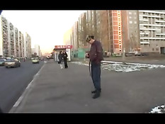 Девчонки познакомившись с парнем на улице привели его к себе