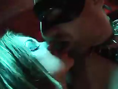 Эти девочки киски любят извращённые сексуальные игры