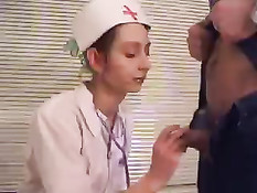 Пришёл на приём к врачу и отодрал докторшу в волосатую киску