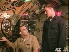 Два подводника занимаются сексом на боевом посту