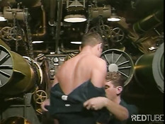 Два подводника занимаются сексом на боевом посту