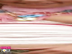 Парень уговорил девушку в очках заняться анальным сексом