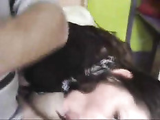 Девушка интенсивно сосёт большой член мужика