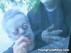 Ребята переодетые в монстров оттрахали девчонку