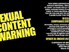 Студентки в общаге обучаются делать минет