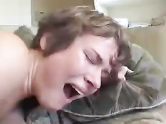 Клэр Роббинс громко кричит, когда член входит в её попку