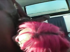 Чёрные ребята захватили с собой в дорогу подружек