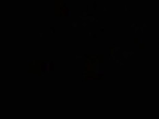 Жена медленно доводит мужа руками до семяизвержения