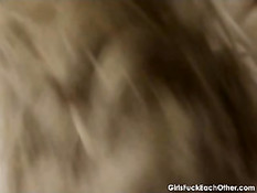 Две роскошные лесбиянки предаются ласкам в красивом белье