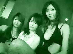 Три японские проститутки трахаются с мужиками