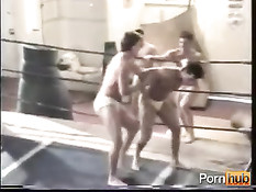 Массовая мужская эротичная борьба на ринге