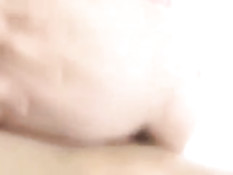 Японка в розовых трусиках залезает на член парня