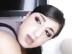 Молоденькая Ким расстегнула ширинку и принялась сосать член