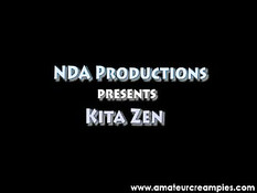 Симпатичная восточная малышка сосёт член и трахается