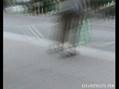 Встреченная на улице чешская девушка Яна делает минет