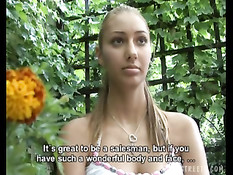 Встреченная на улице чешская девушка Яна делает минет