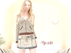 Девушка так соскучилась по парню, что сразу сделала минет