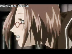 Задрав юбку мужик на столе трахает девушку сзади