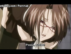 Задрав юбку мужик на столе трахает девушку сзади