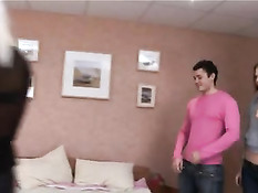 Девушка пришла к парню в гости со своей взрослой подругой