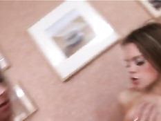 Девушка пришла к парню в гости со своей взрослой подругой