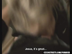 Чешская девушка Петра за деньги готова сделать минет незнакомцу