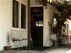 Пара уединилась в комнате, где занялась кунилингусом и минетом