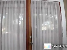 Мальчику Тайлеру устроили неожиданный сюрприз - гей массаж