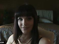 Девушка Бобби Стар очень часто снимается в анальном порно