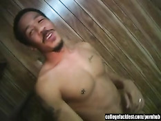 Девушка и парень оттрахали похотливую шлюху во все дыры