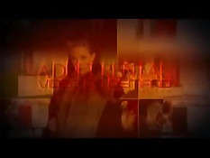 Жену блондинку под присмотром мужа трахают два мужика