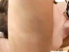 Милашка Jennifer White показывает все достоинства своего тела