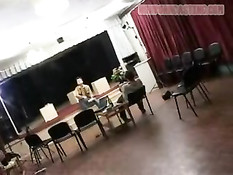 Девка опоздала на съёмки порно фильма и разозлила режиссёра