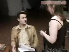 Девка опоздала на съёмки порно фильма и разозлила режиссёра