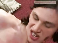 Девка опоздала на съёмки порно фильма и разозлила режиссёра