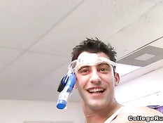 Секс вечеринка с молодыми студентками в надувном бассейне