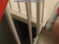 Грудастая эмо подружка в розовом платье ласкает себе сиськи