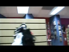 Жопастые чёрные лесбиянки используют страпон в необычных позах